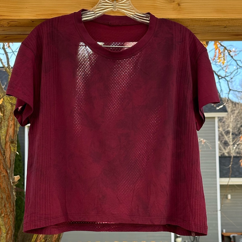 Lululemon Train to Be Short Sleeve Marvel / Black Cropped Tie Dye size Large - Picture 4 of 17